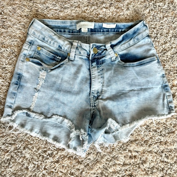 Nicki Minaj - Women’s (Sz 7/8) Mid-Rise Blue Denim Shorts - Picture 1 of 3